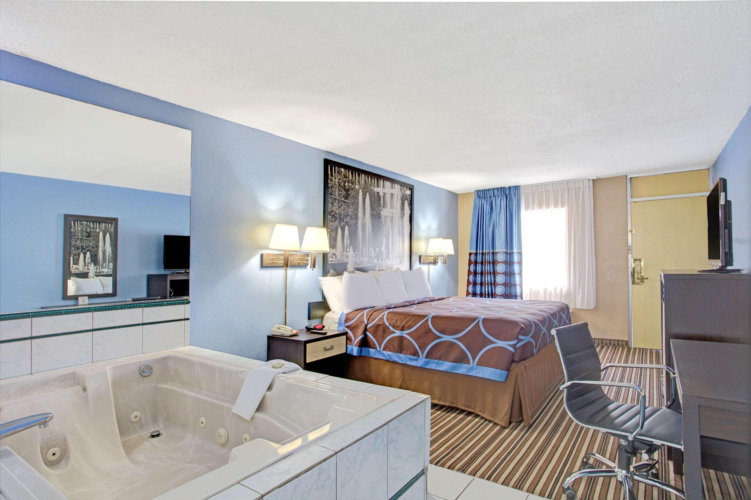 ซูเปอร์ 8 บาย วินด์แฮม เมมฟิส/ดาวน์ทาวน์/เกรซแลนด์ แอเรีย Hotel ภายนอก รูปภาพ
