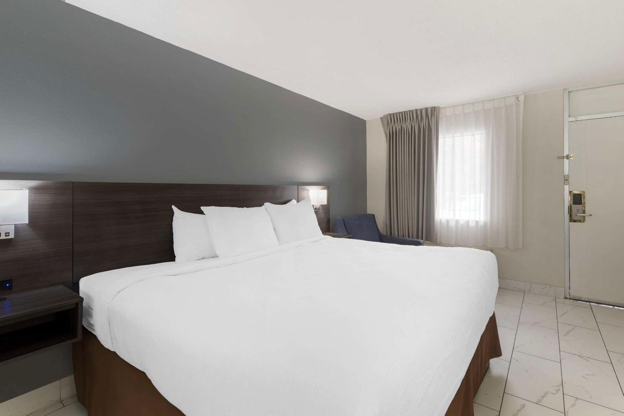 ซูเปอร์ 8 บาย วินด์แฮม เมมฟิส/ดาวน์ทาวน์/เกรซแลนด์ แอเรีย Hotel ภายนอก รูปภาพ