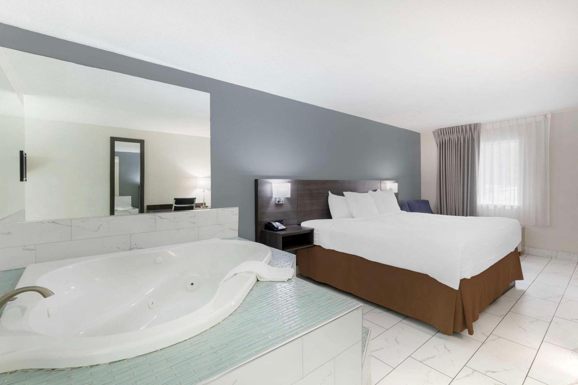 ซูเปอร์ 8 บาย วินด์แฮม เมมฟิส/ดาวน์ทาวน์/เกรซแลนด์ แอเรีย Hotel ภายนอก รูปภาพ