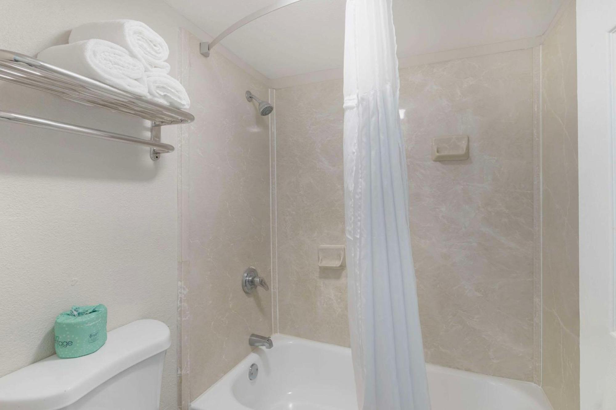 ซูเปอร์ 8 บาย วินด์แฮม เมมฟิส/ดาวน์ทาวน์/เกรซแลนด์ แอเรีย Hotel ภายนอก รูปภาพ