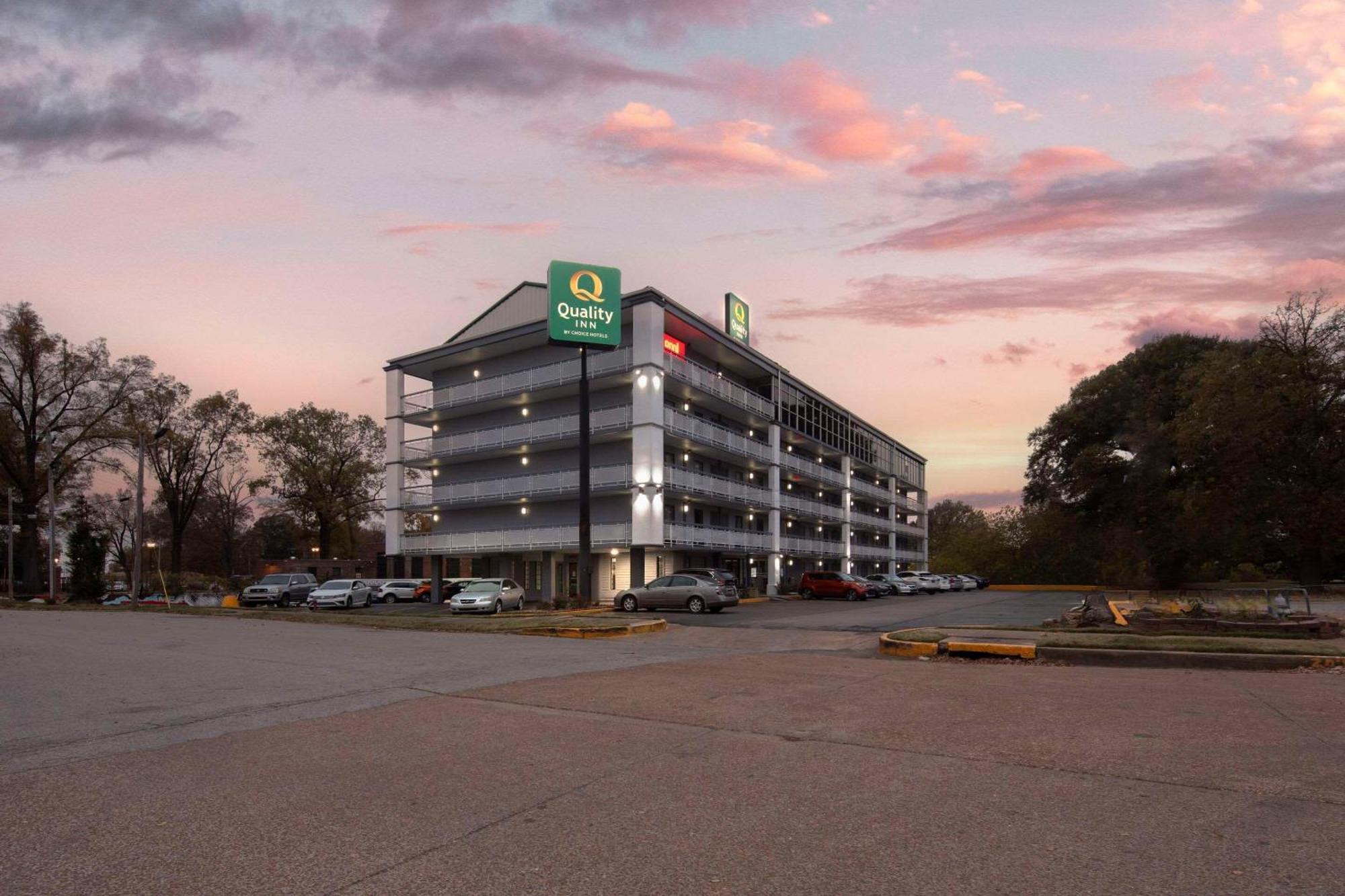 ซูเปอร์ 8 บาย วินด์แฮม เมมฟิส/ดาวน์ทาวน์/เกรซแลนด์ แอเรีย Hotel ภายนอก รูปภาพ